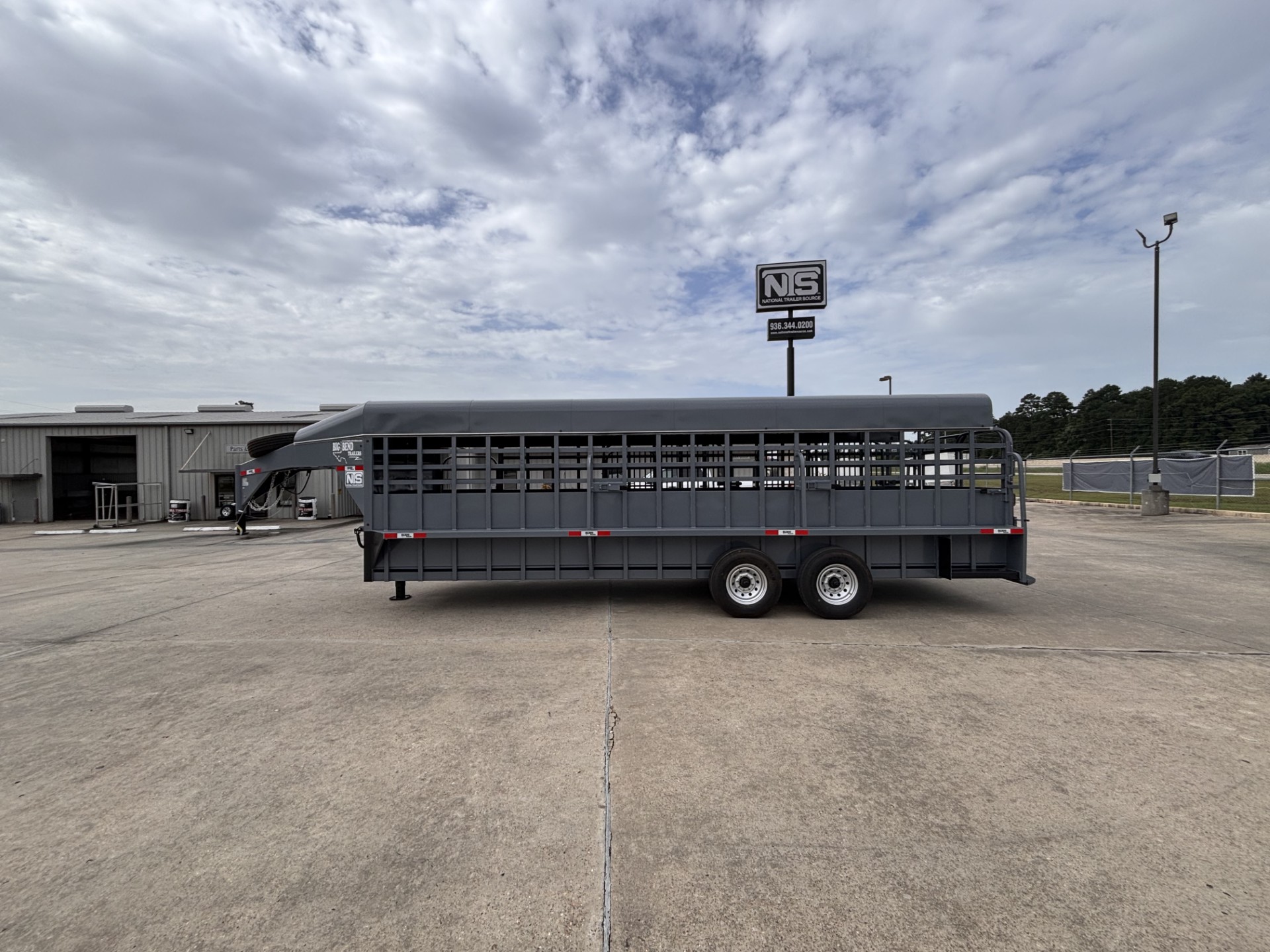 2027 Big Bend 24' Livestock Gooseneck Trailer