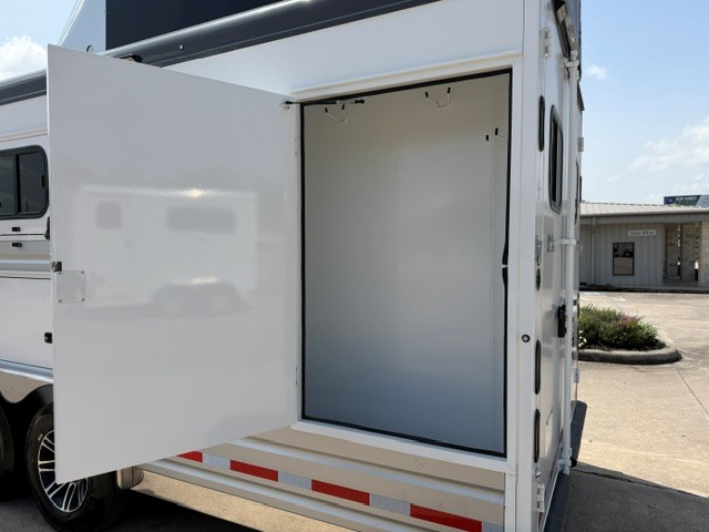 Trailer Photo 10